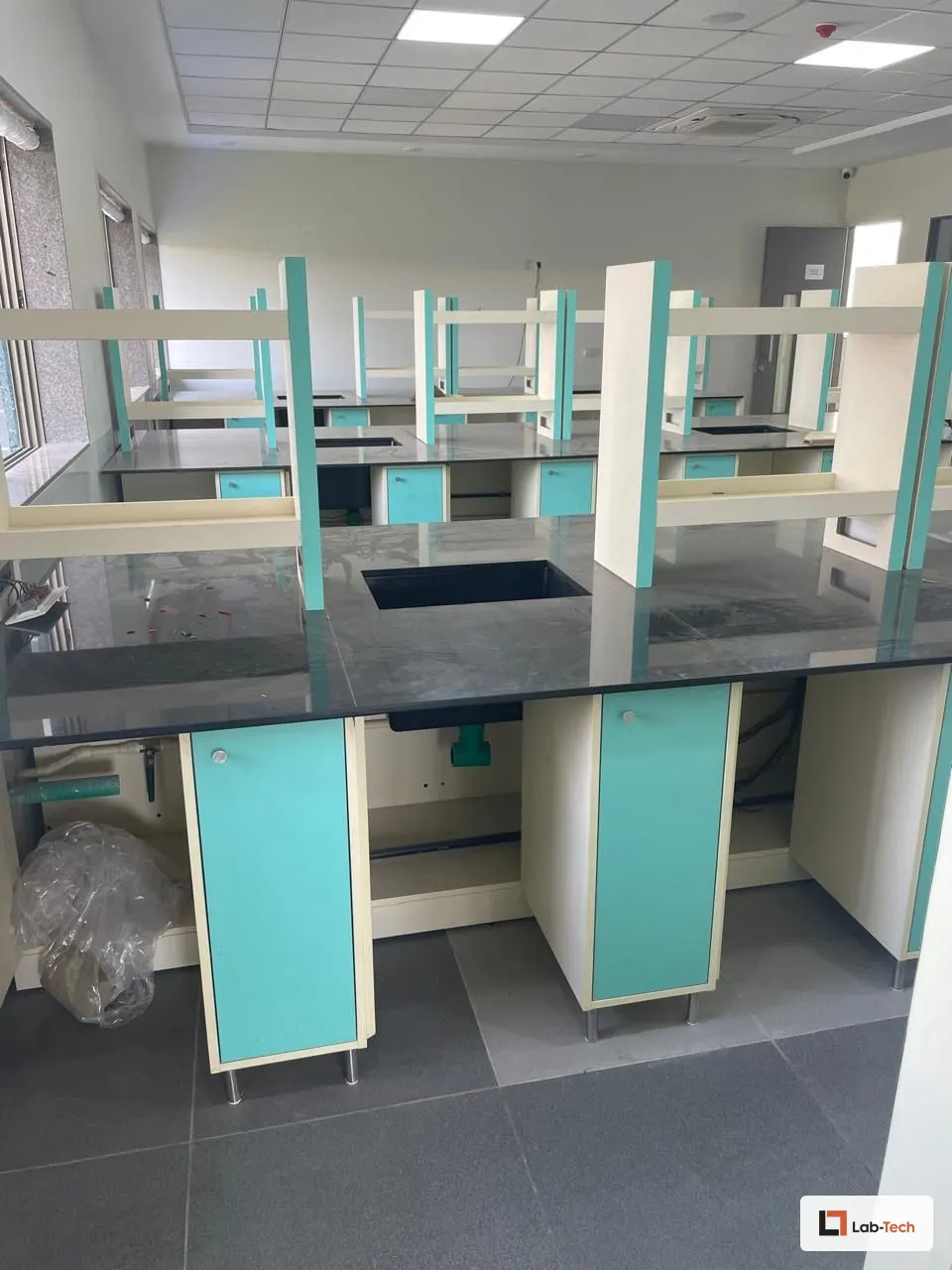 Educational Work Benches built and installed by Lab-Tech — site photo 4