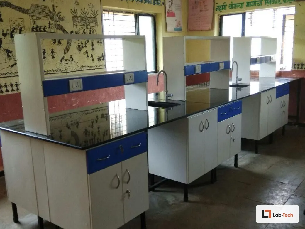 Educational Work Benches built and installed by Lab-Tech — site photo 7