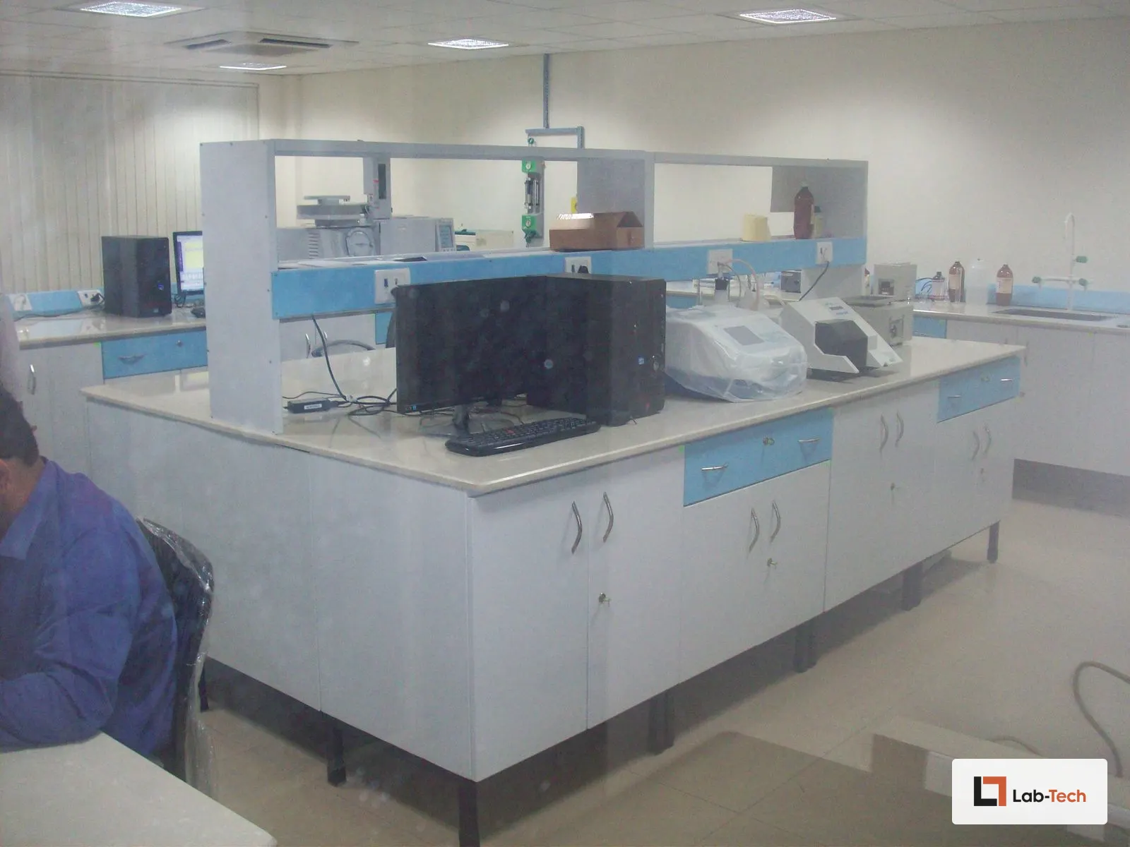 Island Benches built and installed by Lab-Tech — site photo 2