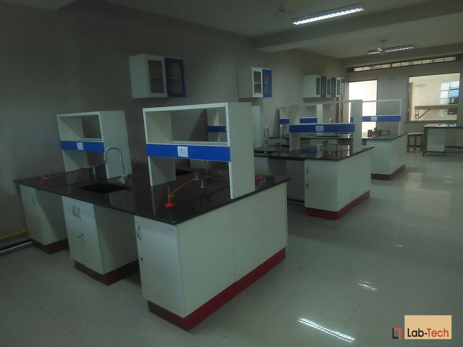 Island Benches built and installed by Lab-Tech — site photo 9