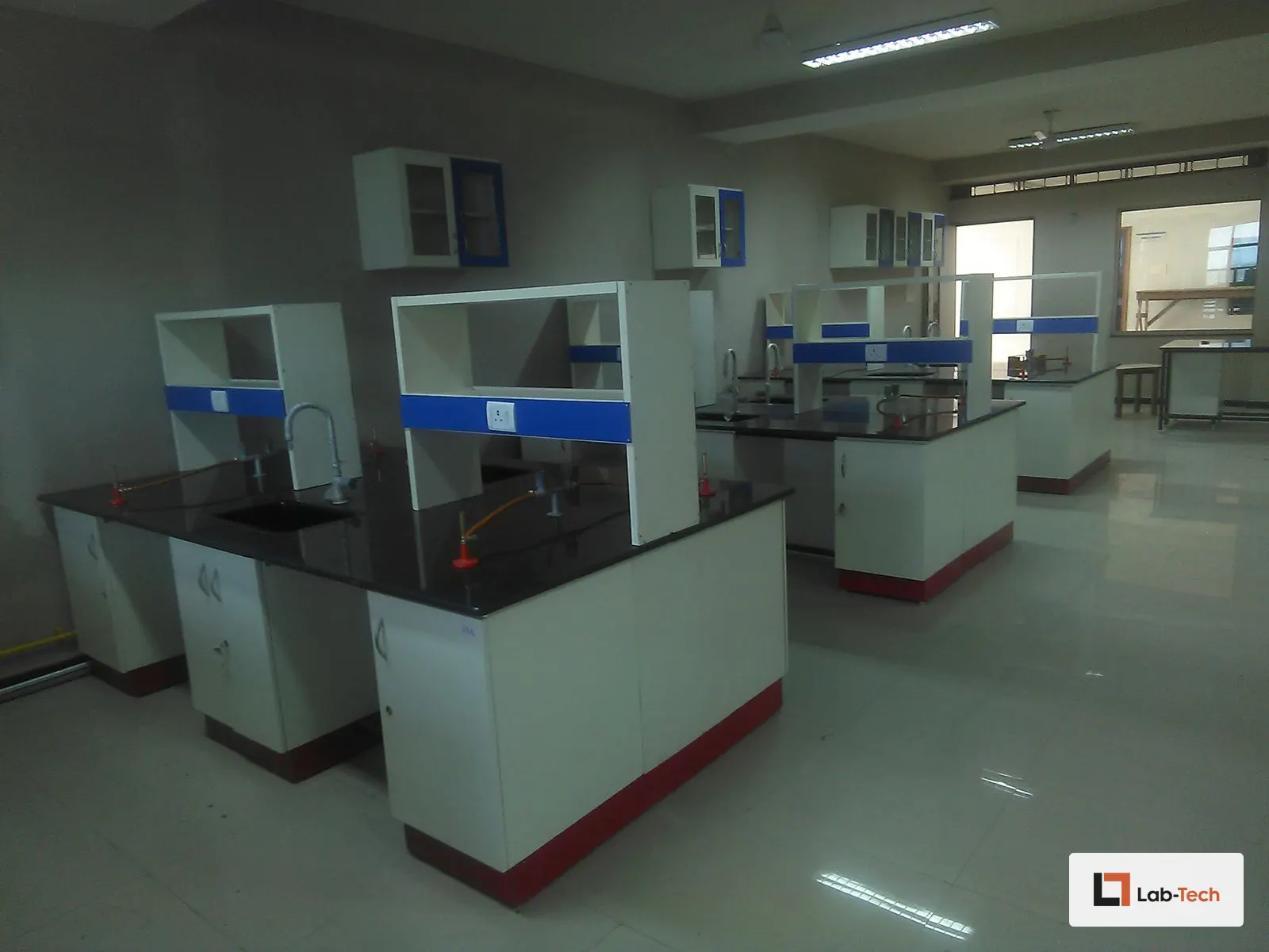 Island Benches built and installed by Lab-Tech — site photo 12