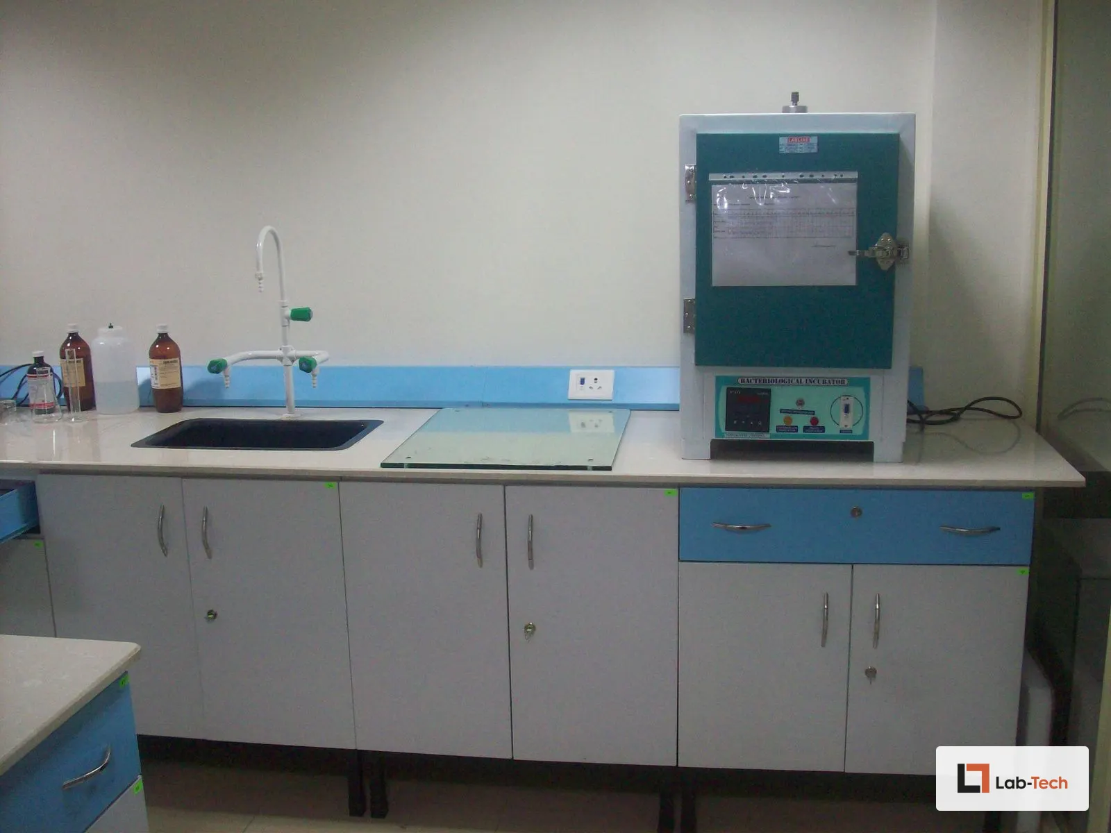 Sink Benches built and installed by Lab-Tech — site photo 1