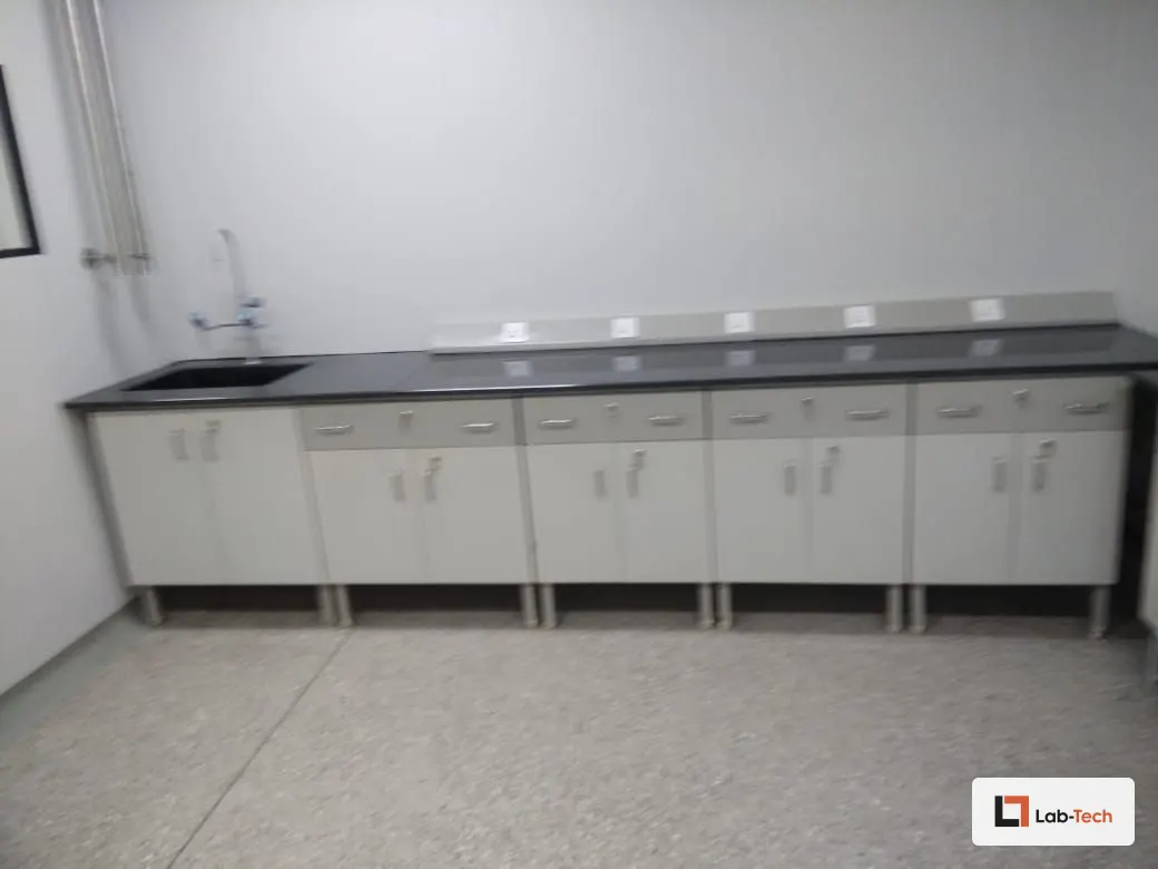 Working Benches built and installed by Lab-Tech — site photo 4