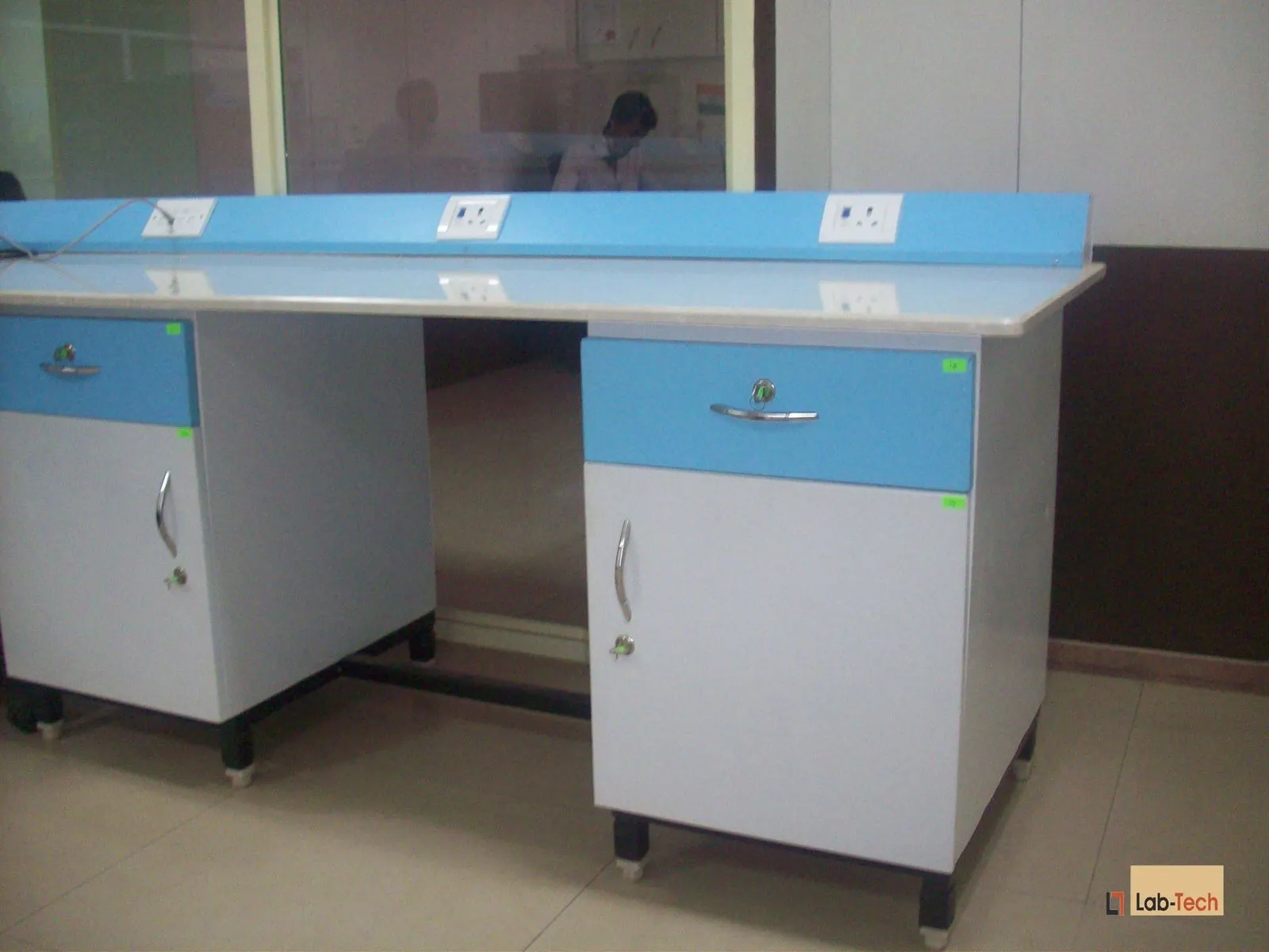 Working Benches built and installed by Lab-Tech — site photo 7