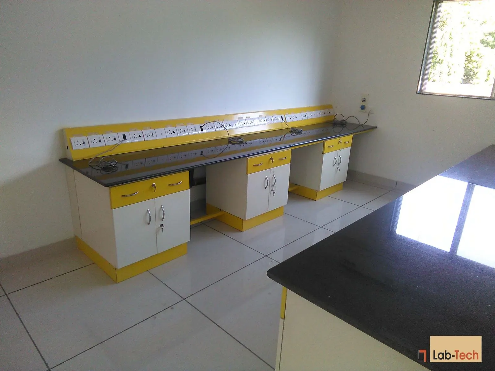Working Benches built and installed by Lab-Tech — site photo 8